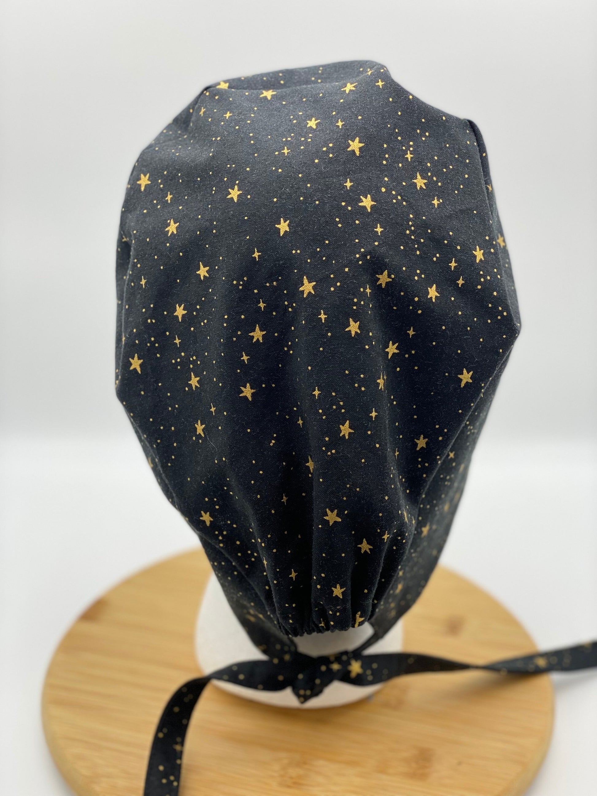 Men’s black primavera stars scrub cap, unisex scrub cap black stars, short hair scrub hat black and gold, Bonnet Head Designs