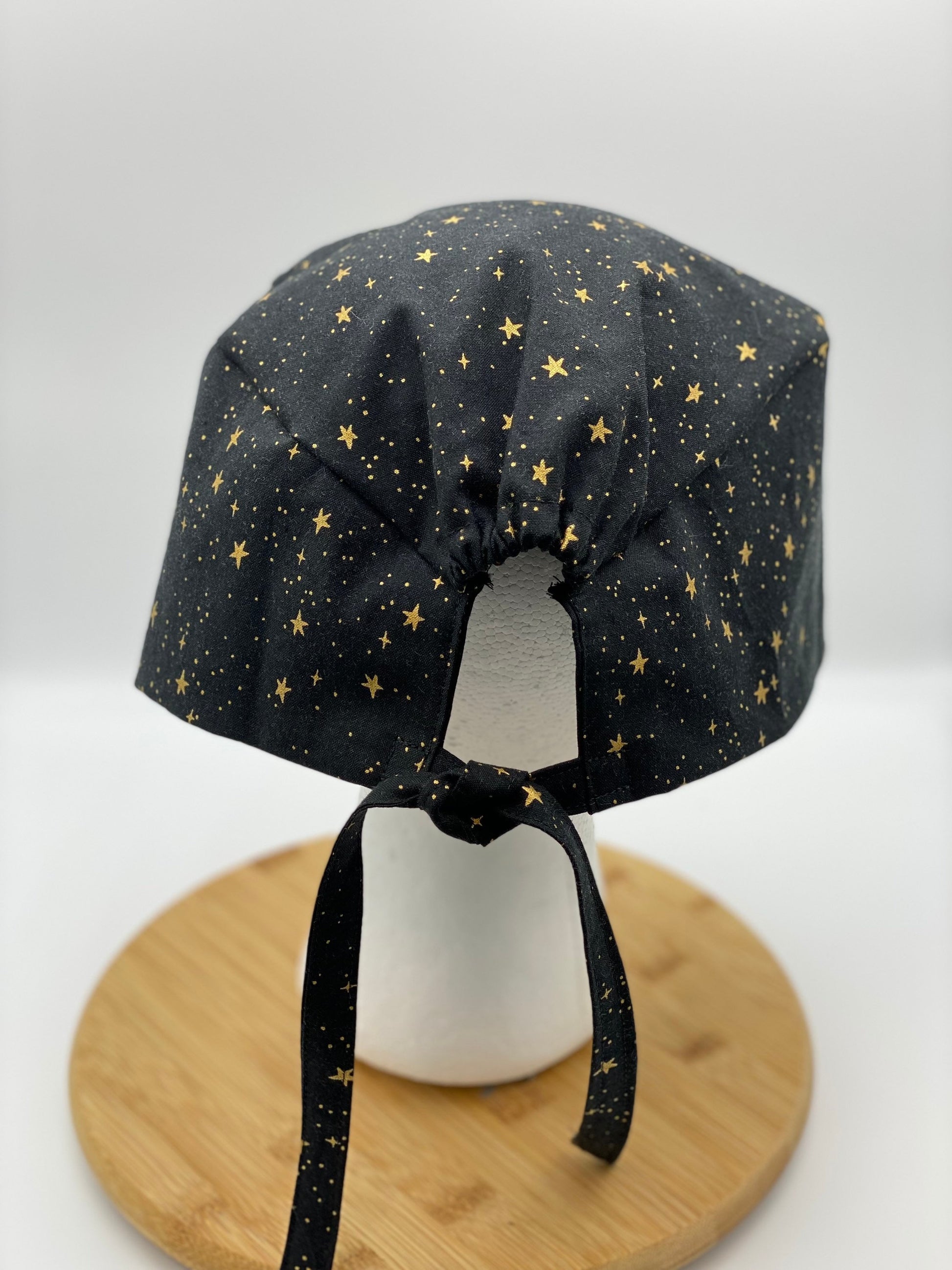 Men’s black primavera stars scrub cap, unisex scrub cap black stars, short hair scrub hat black and gold, Bonnet Head Designs