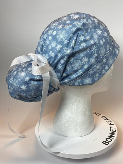 Snowflake print scrub cap, white and blue winter scrub hat, ponytail scrub cap snowflakes winter, Bonnet Head Designs