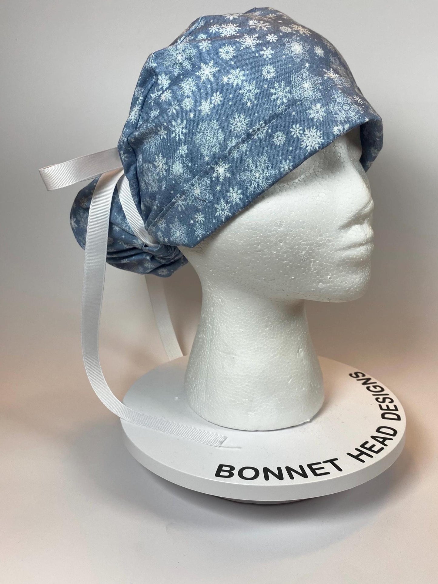 Snowflake print scrub cap, white and blue winter scrub hat, ponytail scrub cap snowflakes winter, Bonnet Head Designs