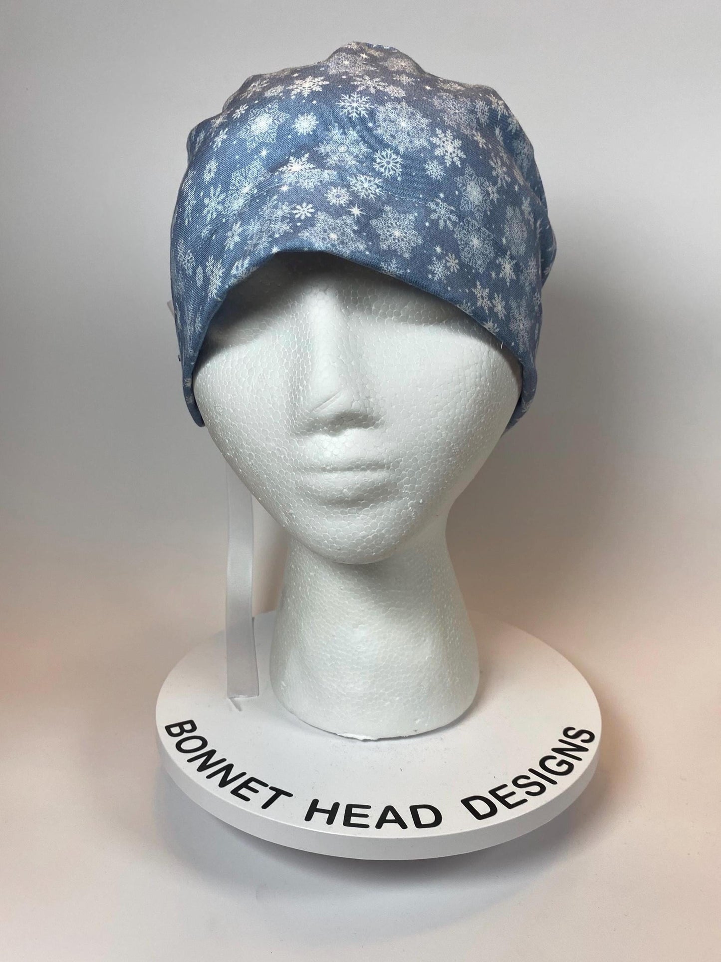 Snowflake print scrub cap, white and blue winter scrub hat, ponytail scrub cap snowflakes winter, Bonnet Head Designs