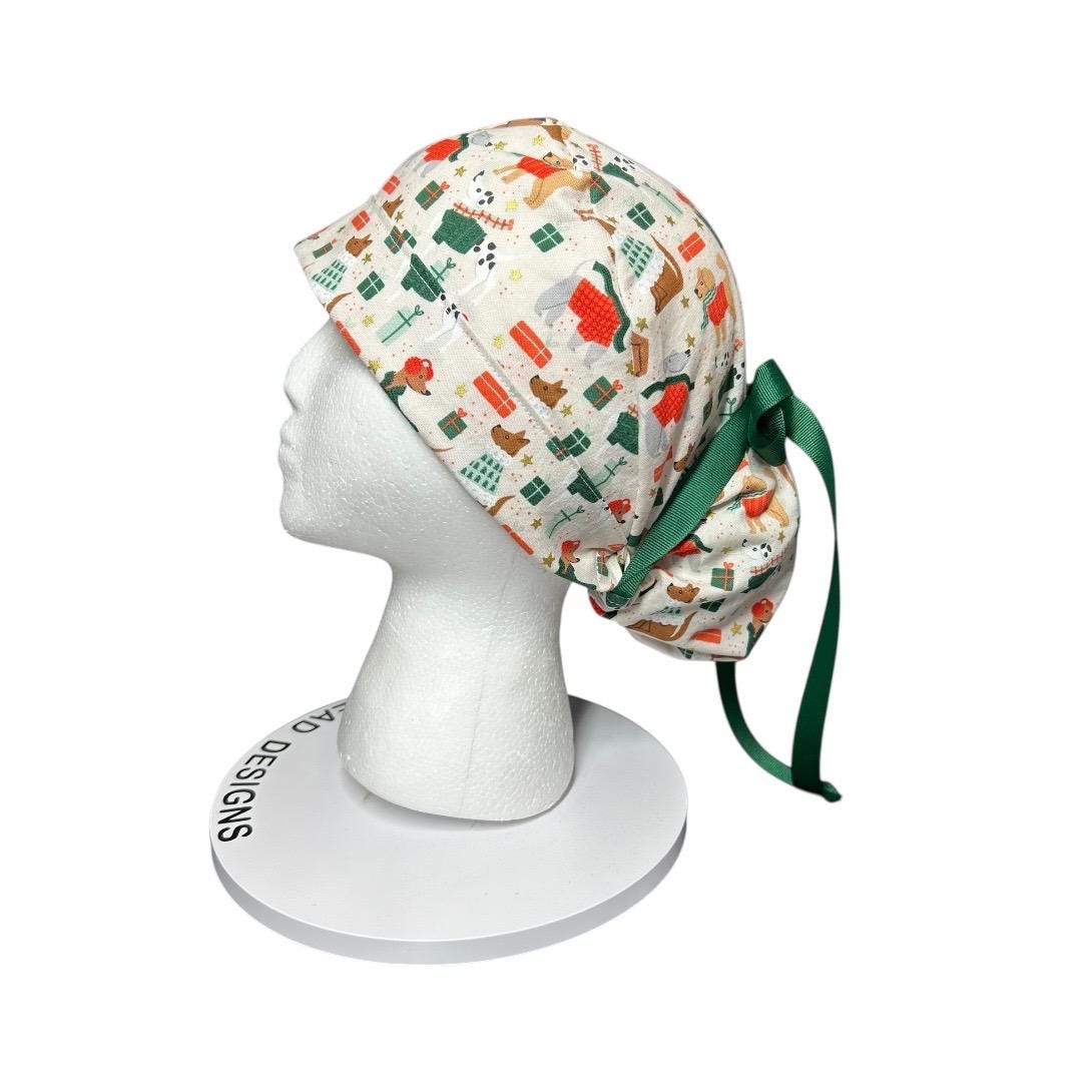 Christmas Dogs Ponytail Scrub Cap: 'Merry Pawmas' Cream Fabric
