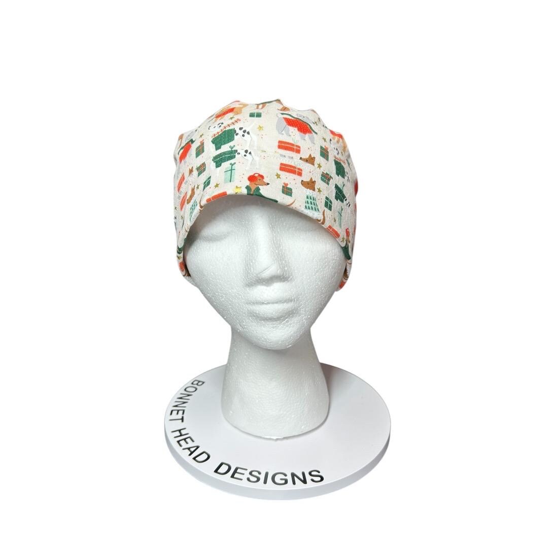 Christmas Dogs Ponytail Scrub Cap: 'Merry Pawmas' Cream Fabric