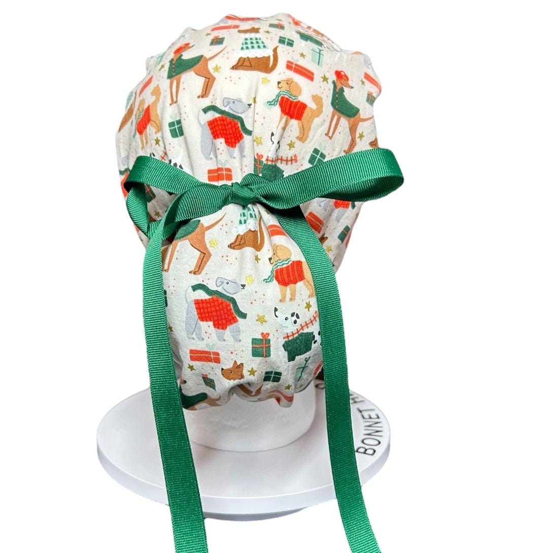 Christmas Dogs Ponytail Scrub Cap: 'Merry Pawmas' Cream Fabric